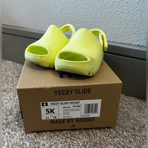 Neon yeezy slides (kids)